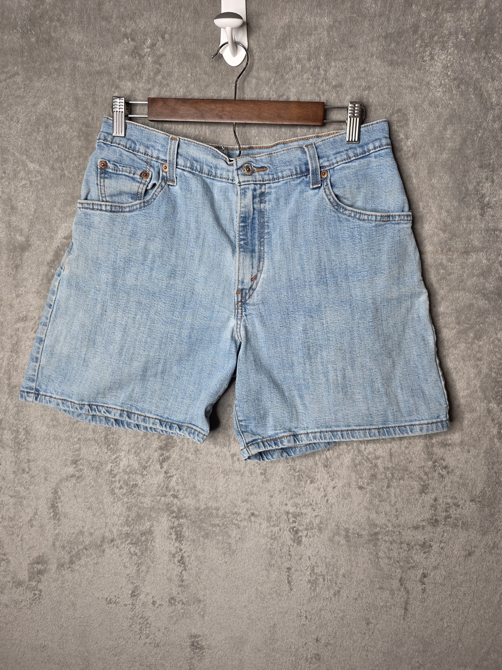 Vintage Levi’s Denim Shorts Women’s Size 12 Light Wash High Rise Cutoff Bermuda